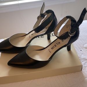 Anne Klein Black kitten heel